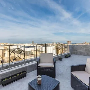 Terrace View - Stylish Two Bedroom Penthouse Apartment